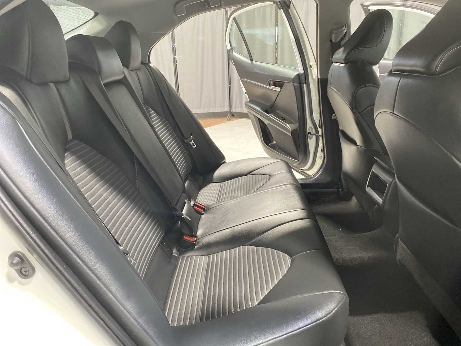 2022 Toyota Camry SE photo 12