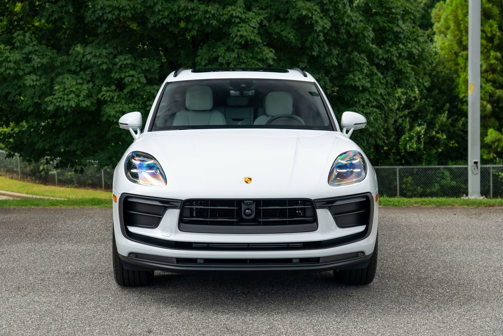 2025 Porsche Macan Base photo 6