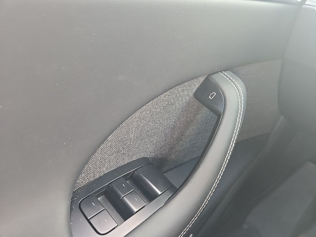 2023 Tesla Model X photo 16