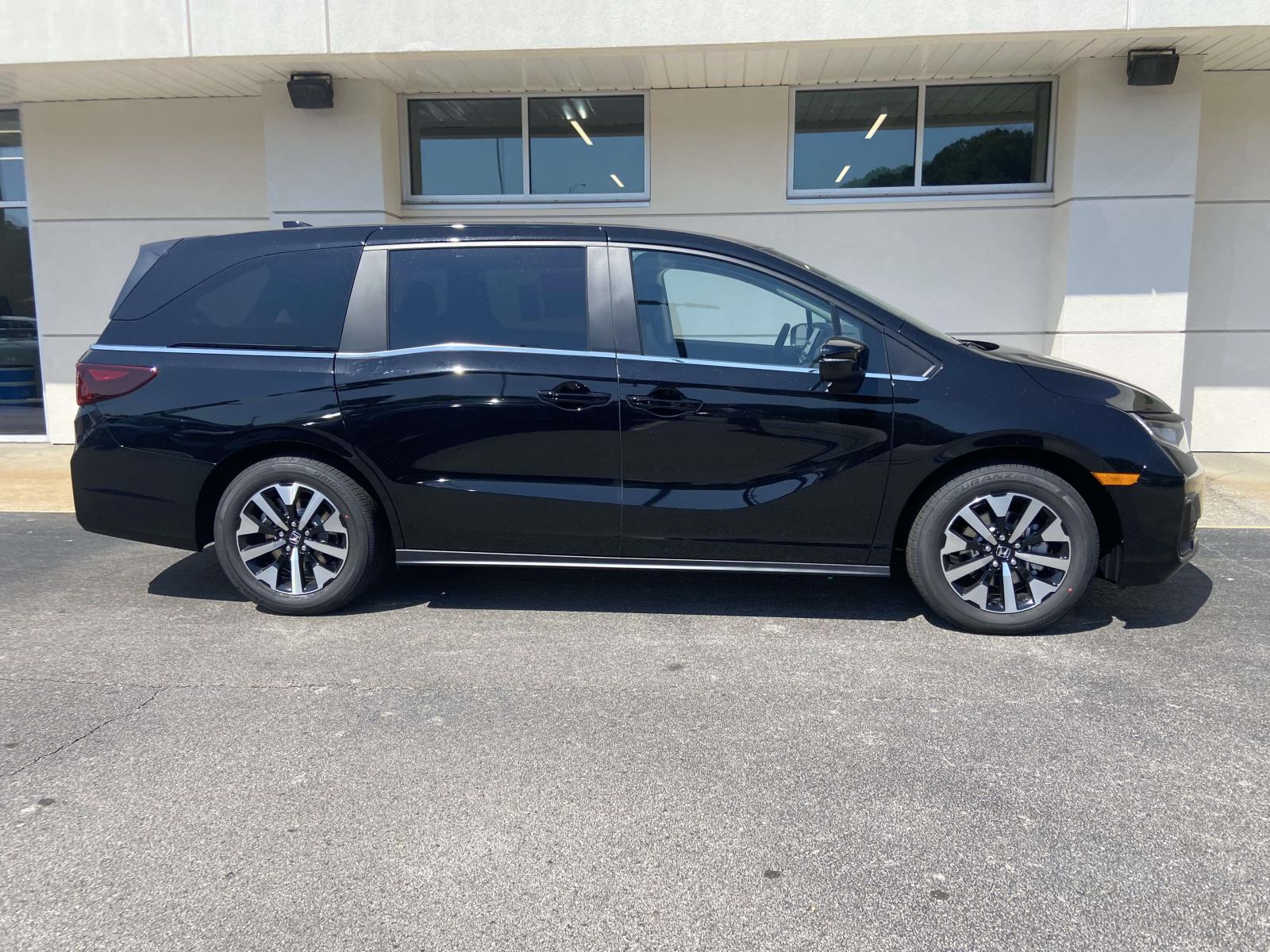 2026 Honda Odyssey EX-L photo 2