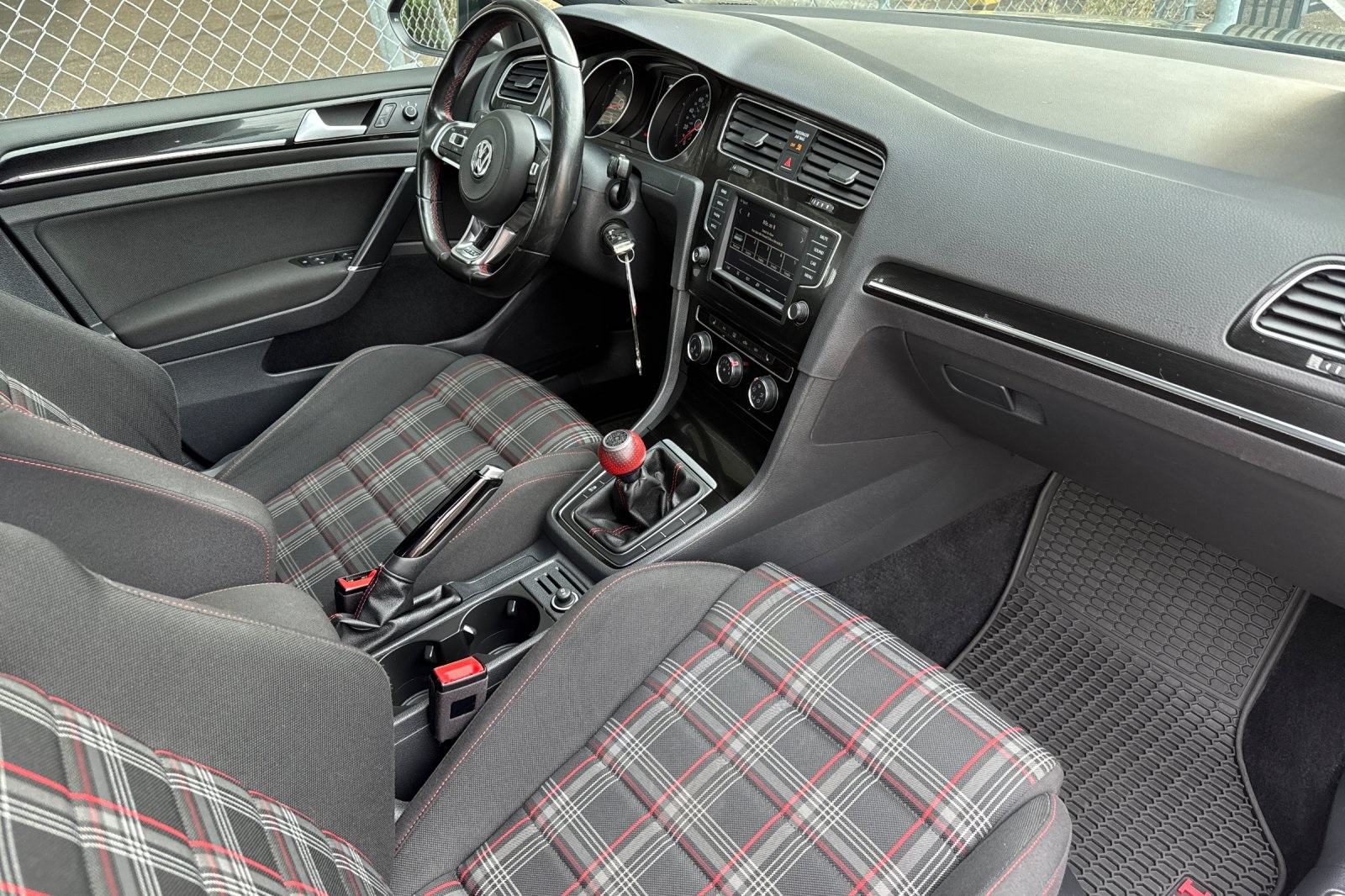 2017 Volkswagen Golf GTI S photo 14