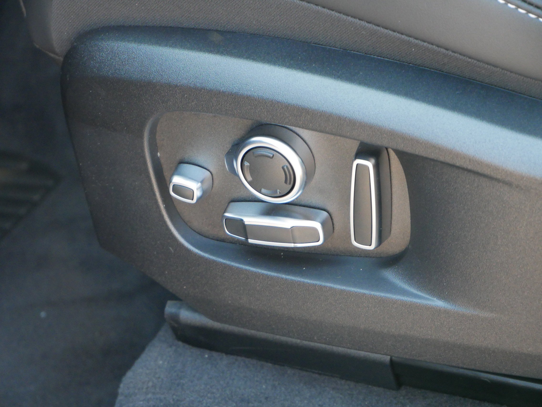 2026 Jaguar F-PACE P250 R-Dynamic S photo 4