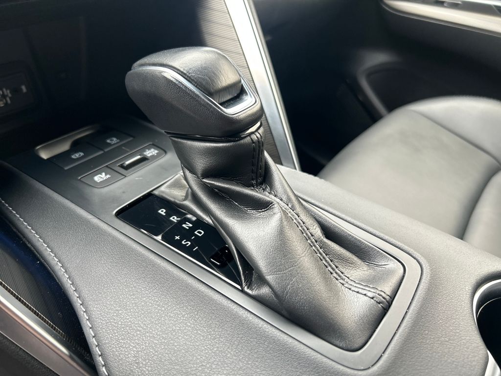2022 Toyota Venza XLE photo 23