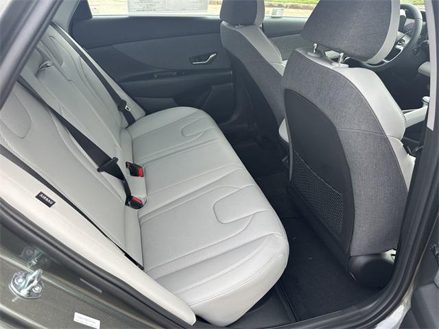 2025 Hyundai Elantra Hybrid Limited photo 15