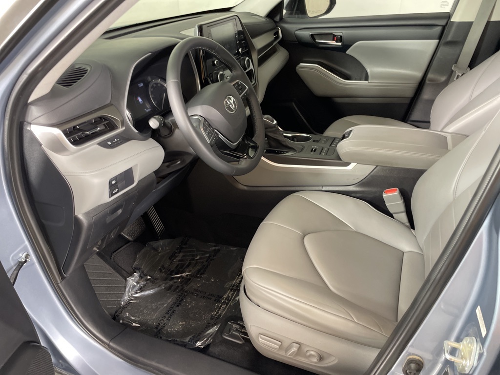 2021 Toyota Highlander XLE photo 17