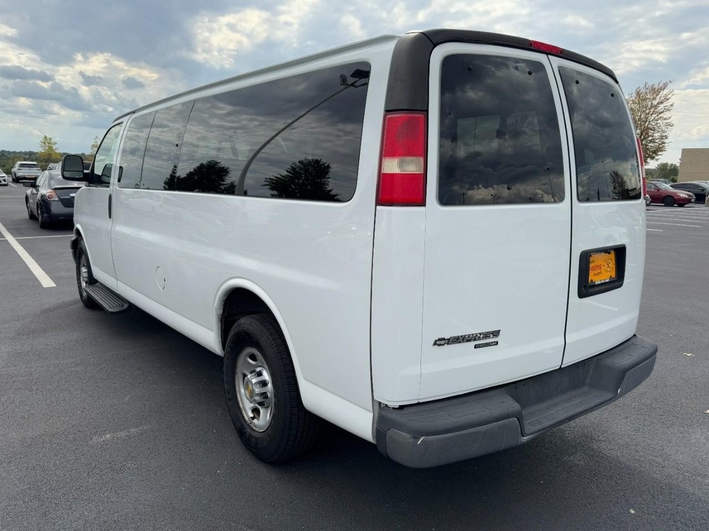 2014 Chevrolet Express 3500 LT photo 4