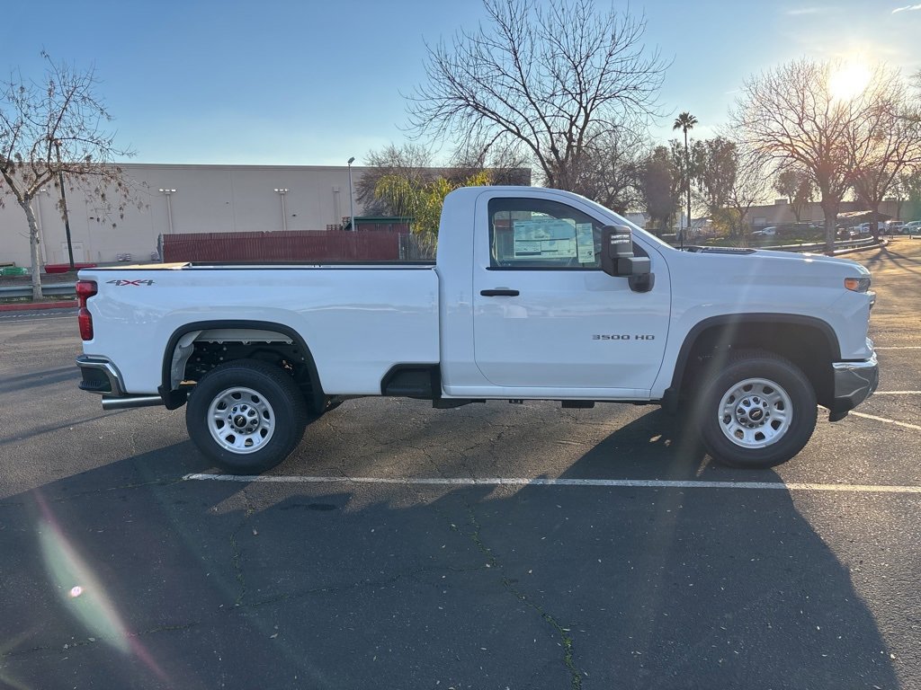 2025 Chevrolet Silverado 3500HD photo 2