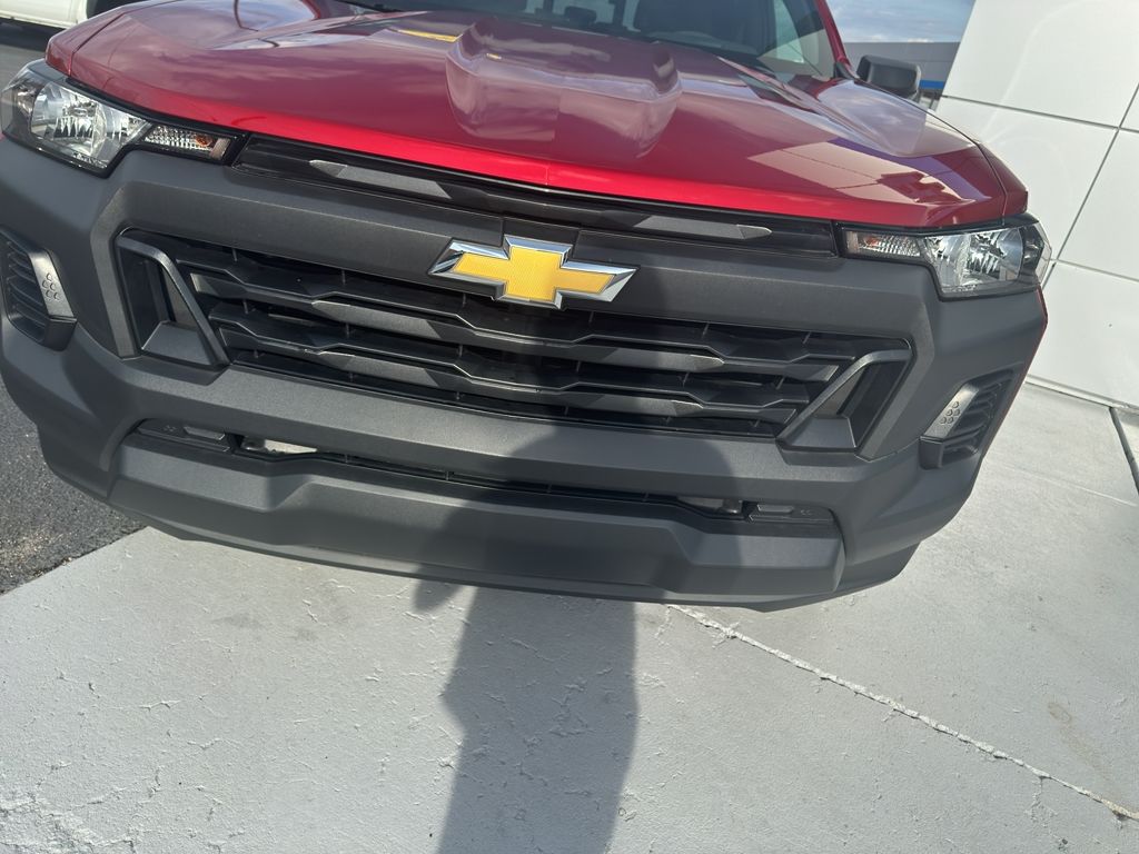 2025 Chevrolet Colorado LT photo 2