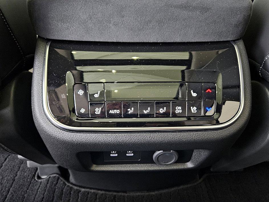2025 Infiniti QX80 Sensory photo 12