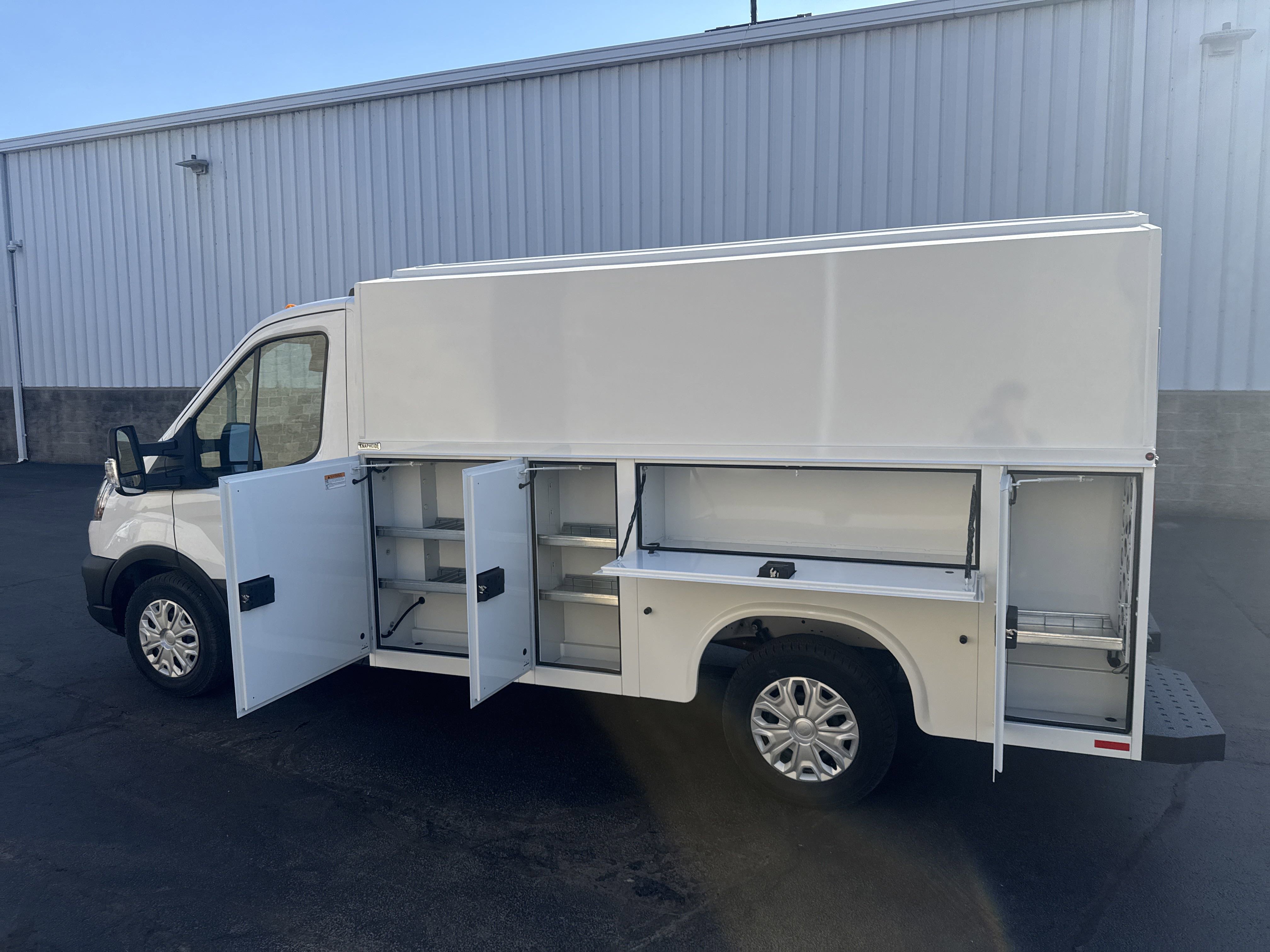 2024 Ford Transit Cutaway photo 2