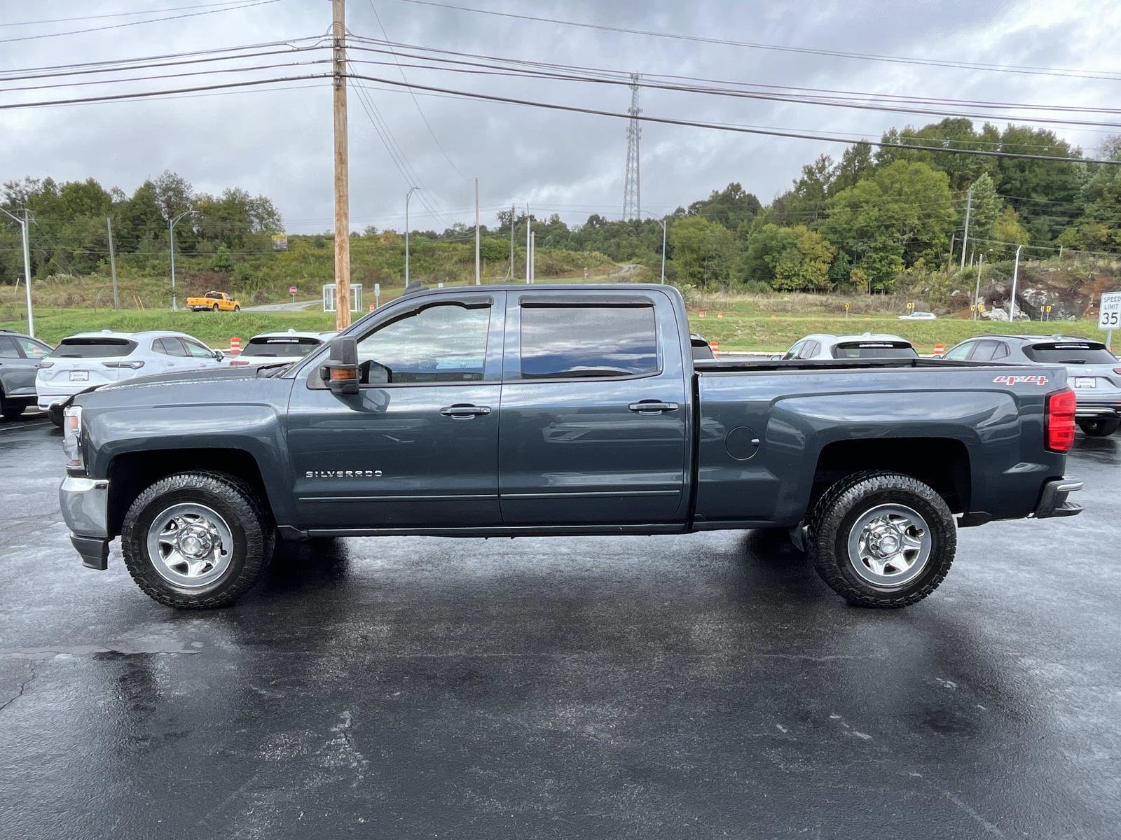 2017 Chevrolet Silverado 1500 LT photo 6