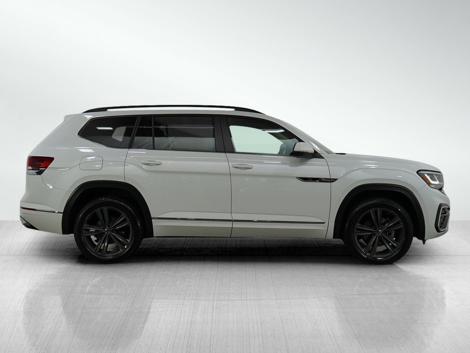 2021 Volkswagen Atlas SE Technology R-Line photo 5
