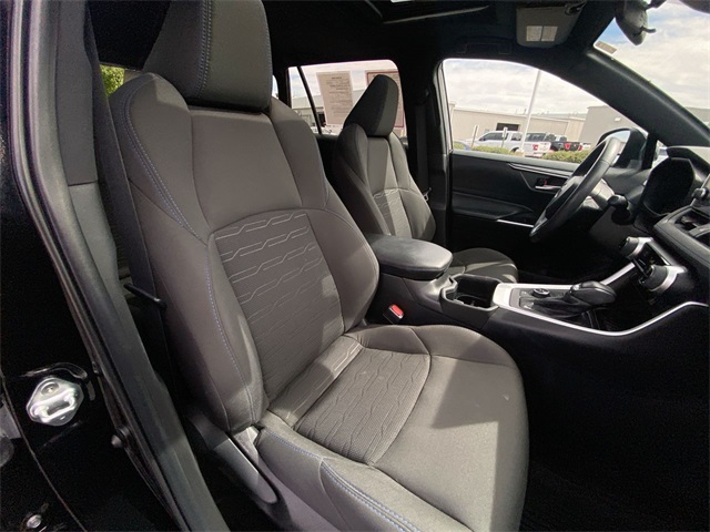 2022 Toyota RAV4 Hybrid SE photo 16