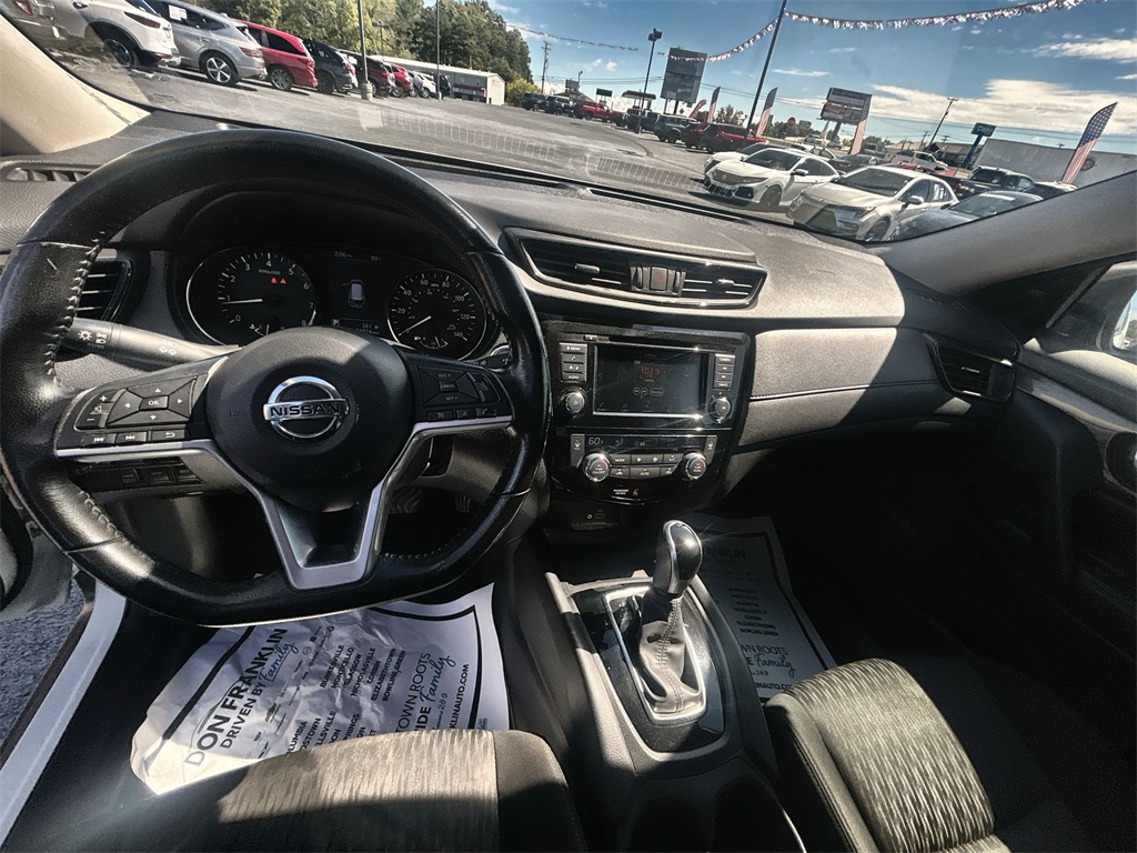 2020 Nissan Rogue SV photo 10