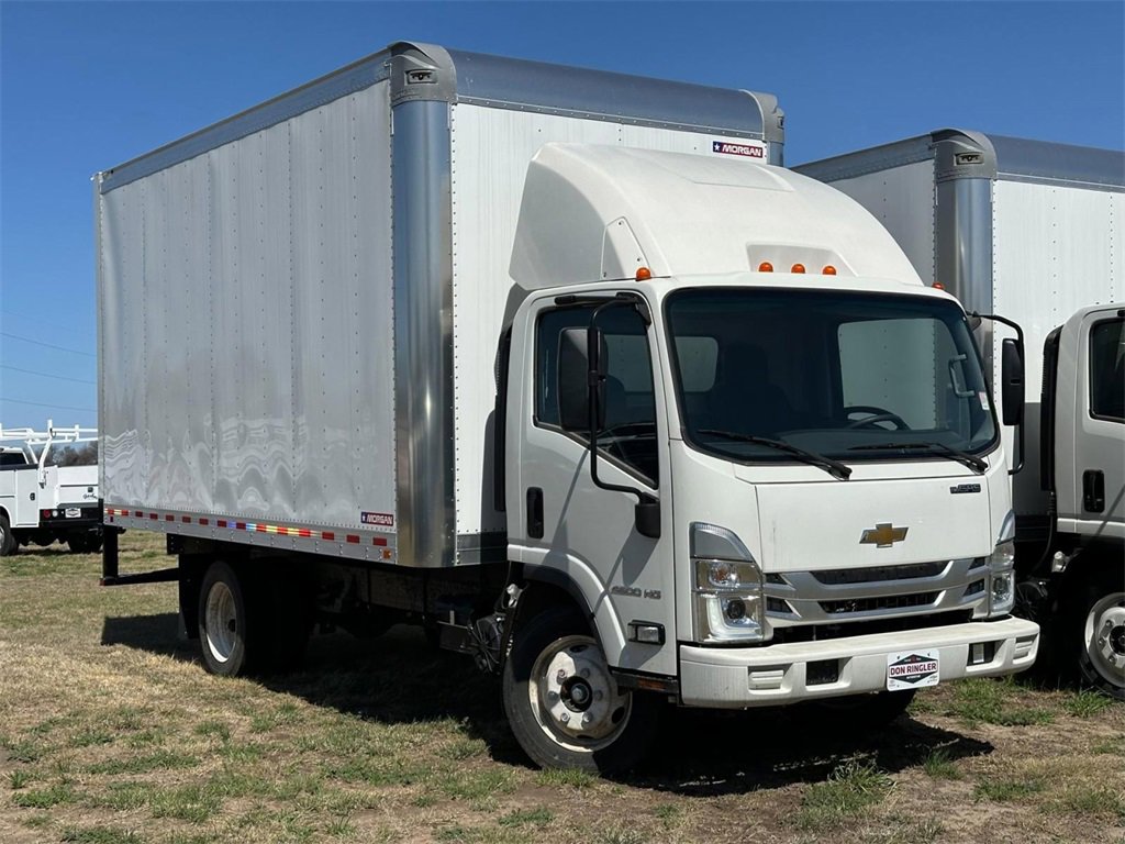 2024 Chevrolet Silverado 4500HD photo 2