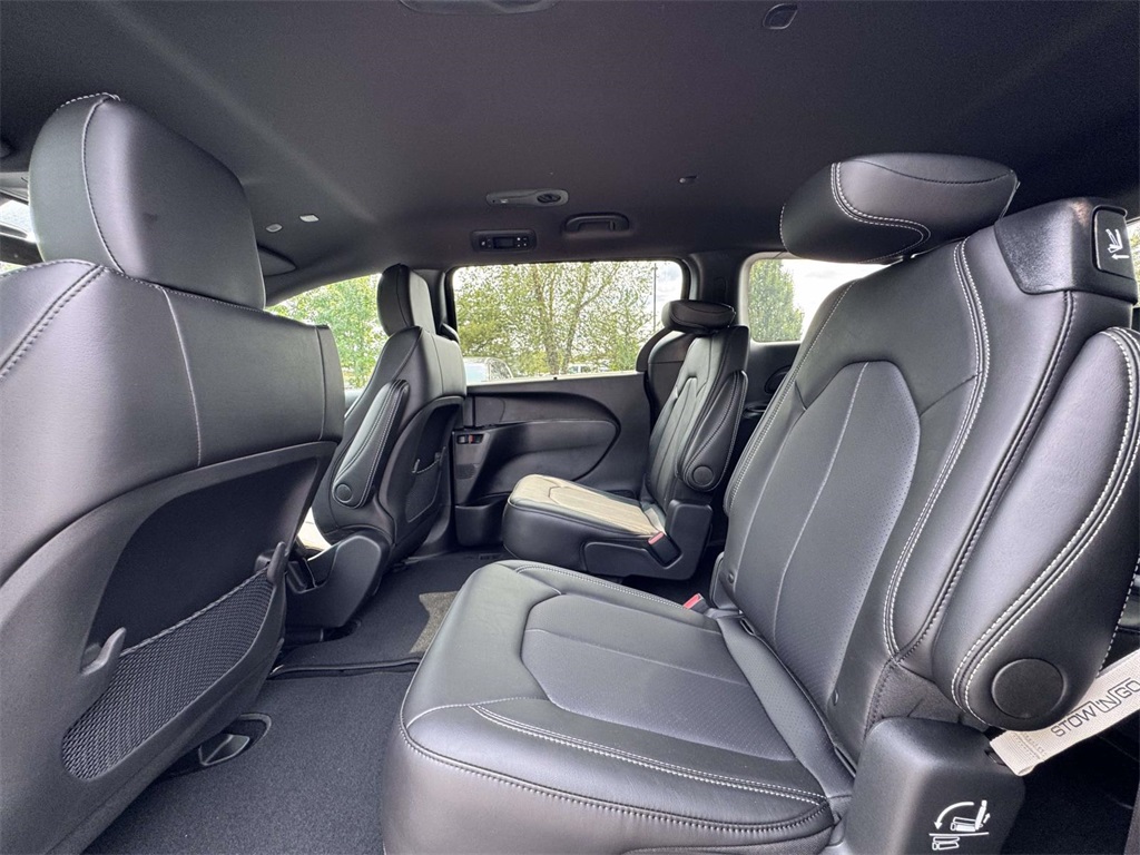 2026 Chrysler Voyager LX photo 13