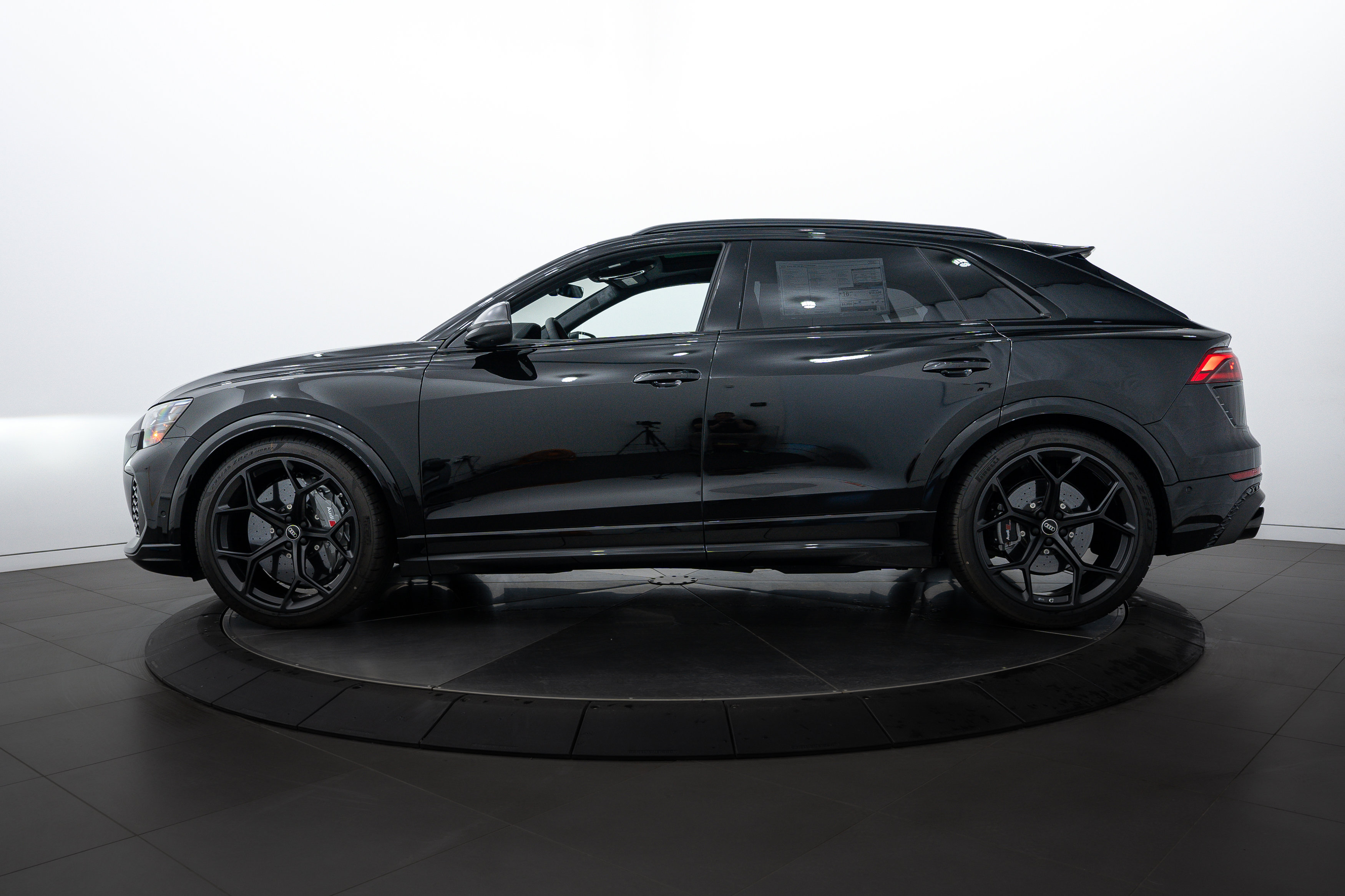 2025 Audi RS Q8 photo 6