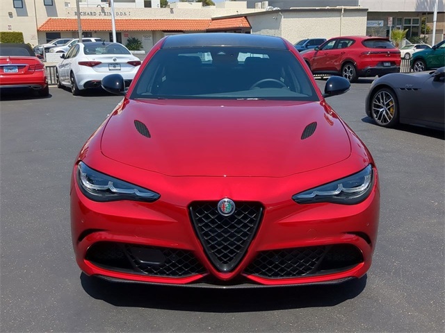 2024 Alfa Romeo Giulia Quadrifoglio photo 2