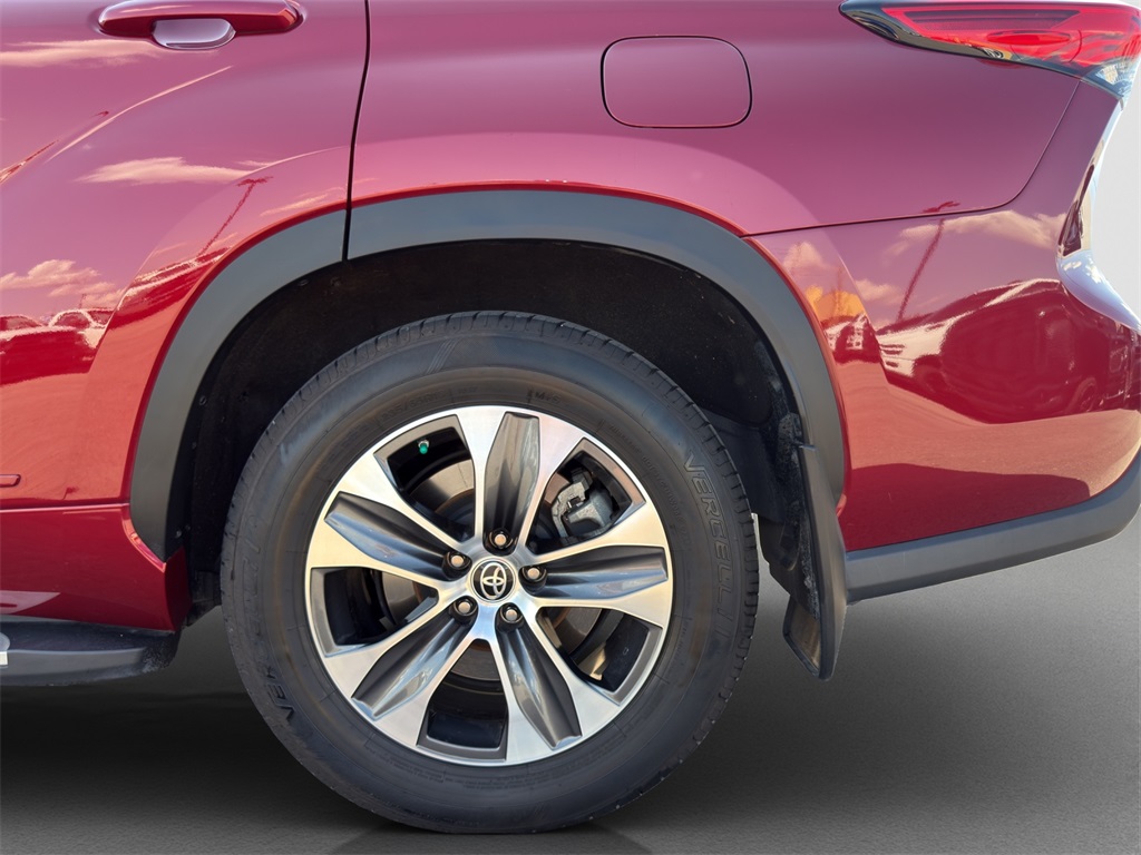 2022 Toyota Highlander XLE photo 23