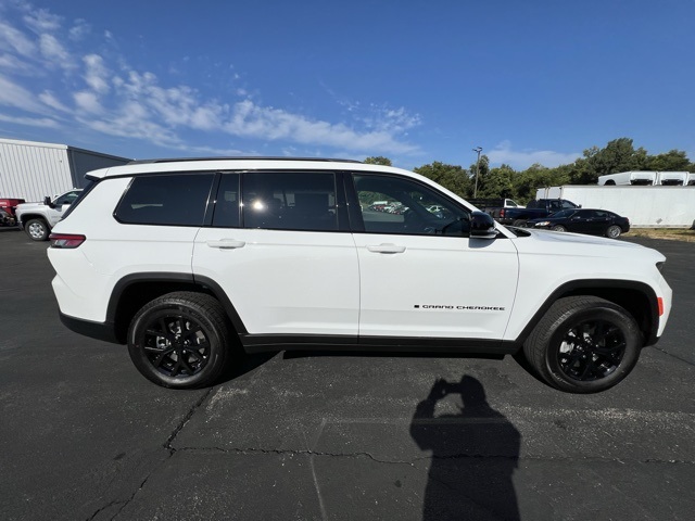 2025 Jeep Grand Cherokee L photo 2