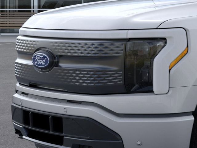2025 Ford F-150 Lightning photo 17