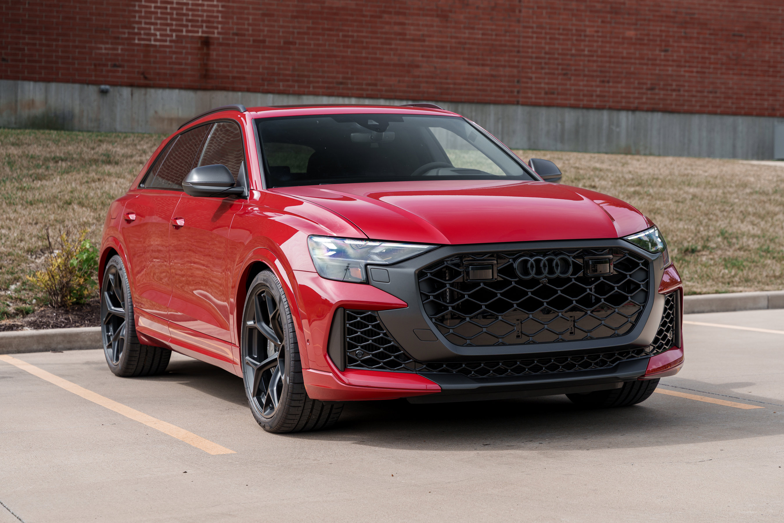 2025 Audi RS Q8 photo 2