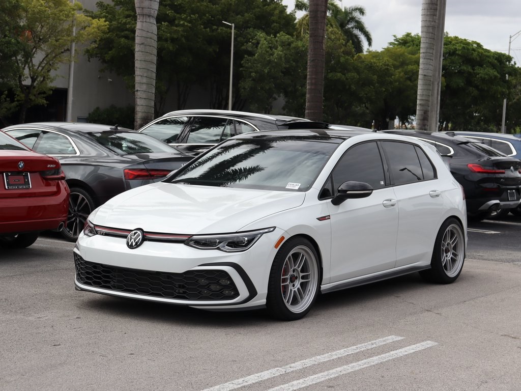 2024 Volkswagen Golf GTI SE's photo