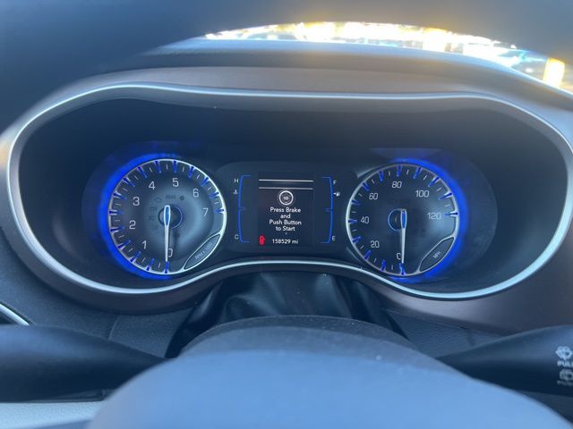 2018 Chrysler Pacifica Touring photo 10