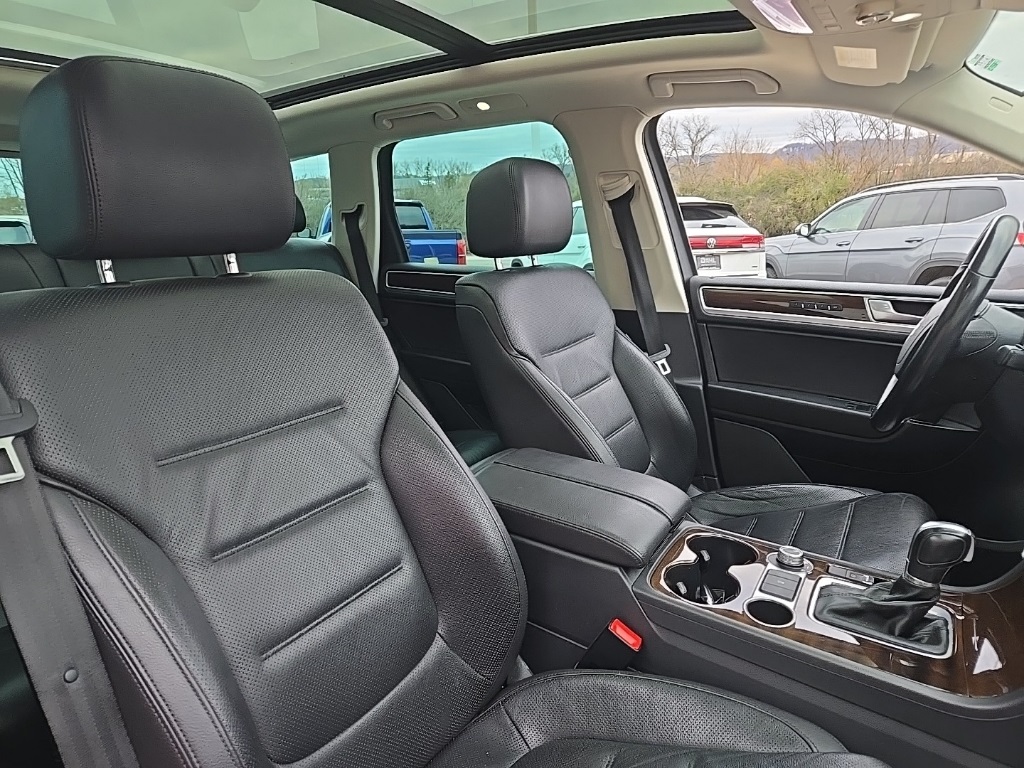 Used 2016 Volkswagen Touareg Lux with VIN WVGEF9BP5GD013098 for sale in Winona, Minnesota