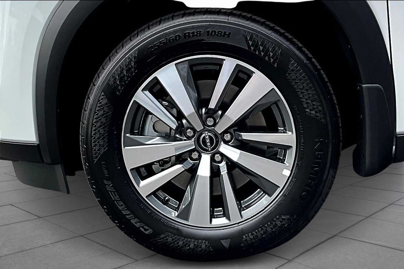 2025 Nissan Pathfinder SL photo 11