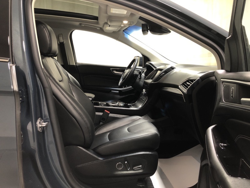 2019 Ford Edge Titanium photo 11