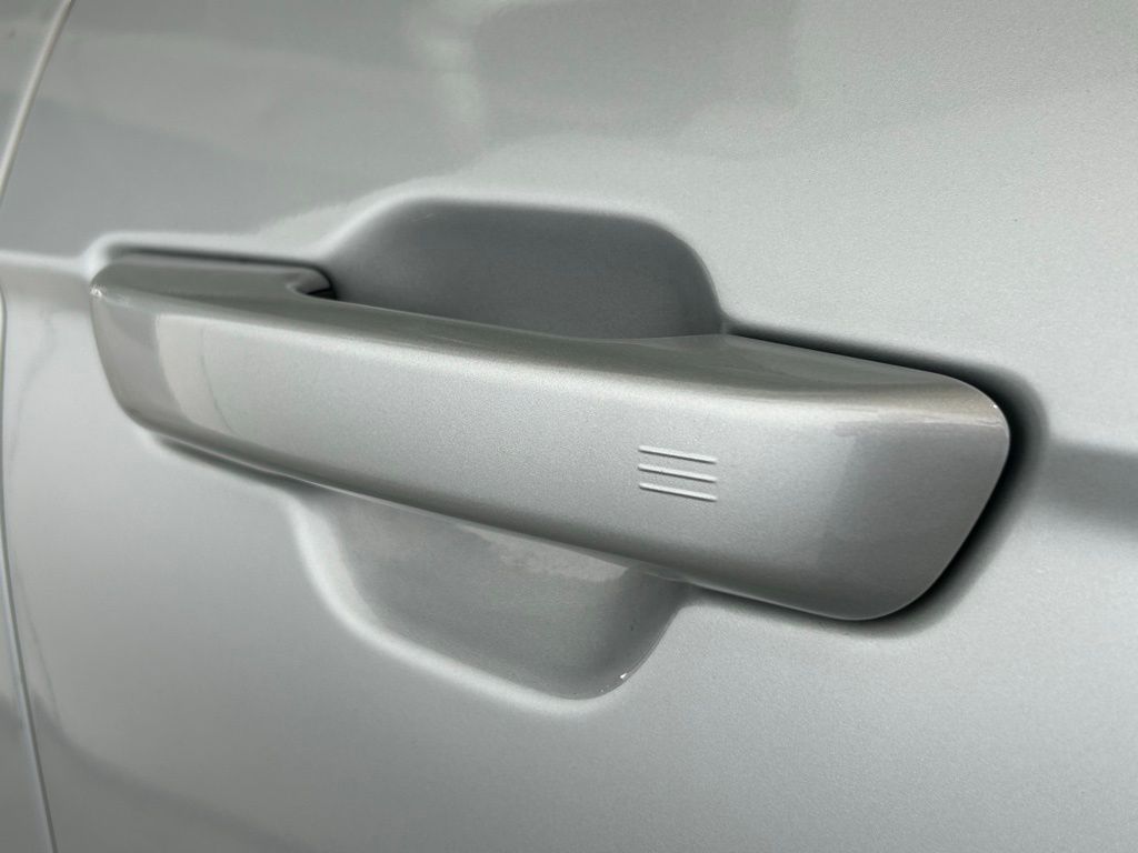 2023 Jeep Grand Cherokee Laredo photo 3