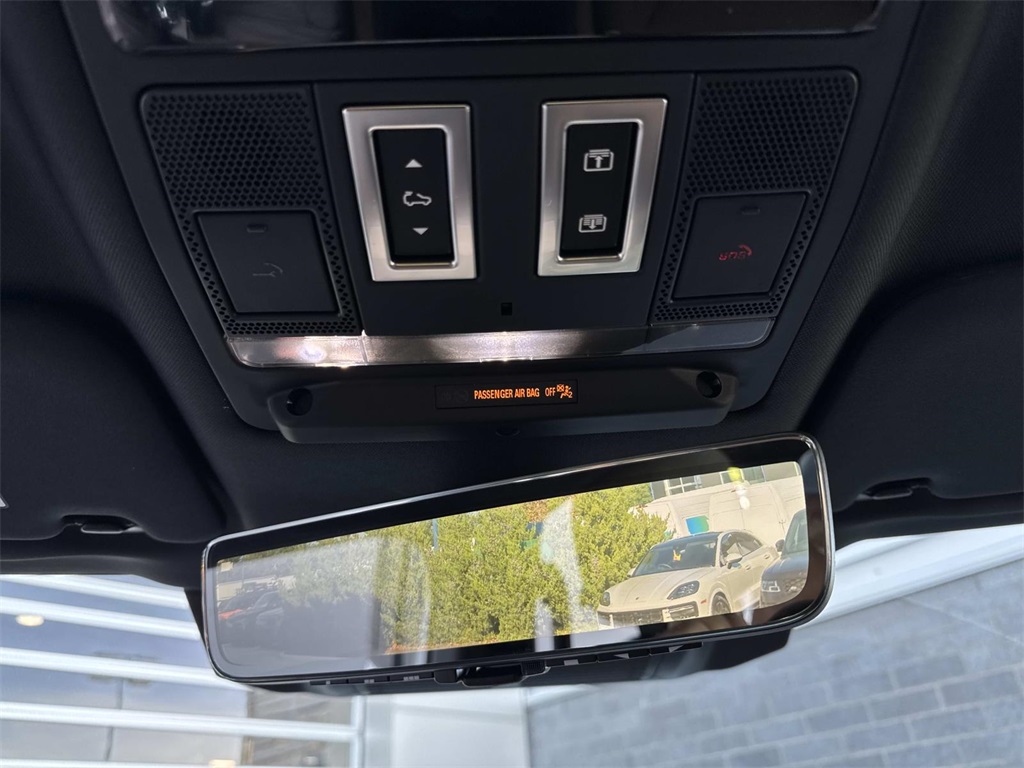 2025 Land Rover Defender 130 S photo 21