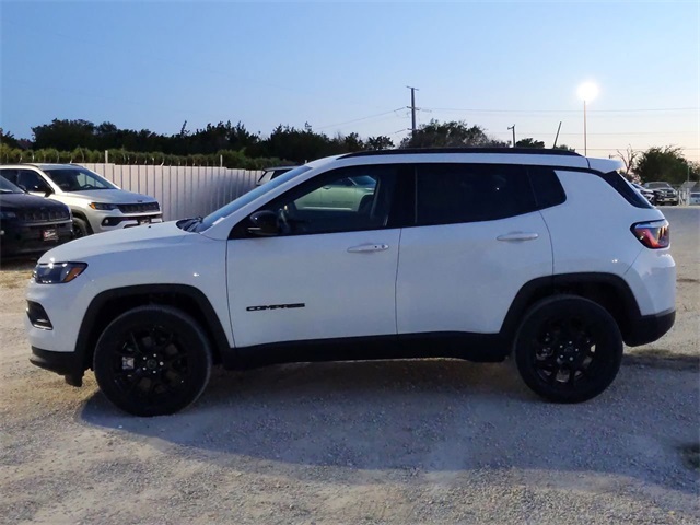 2026 Jeep Compass Latitude photo 4