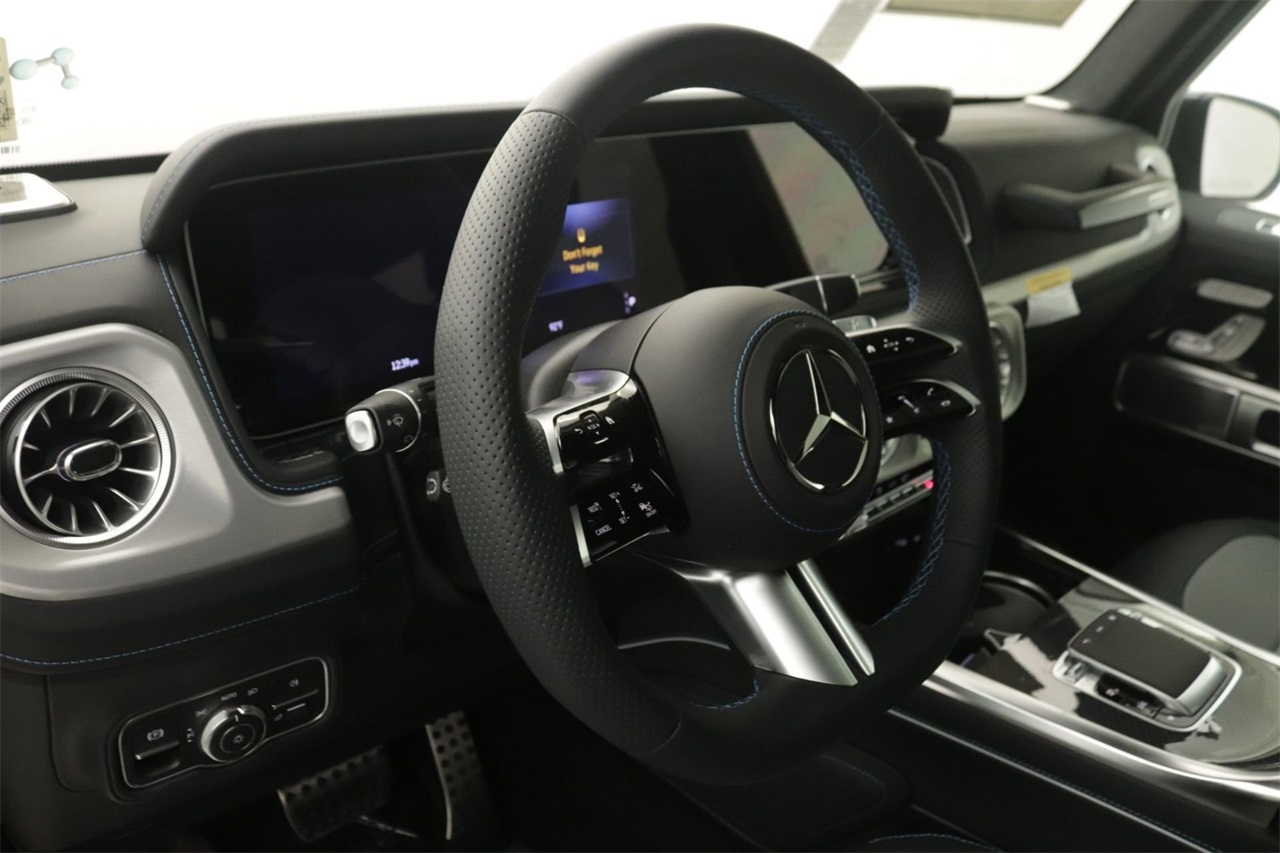 2025 Mercedes Benz G photo 4