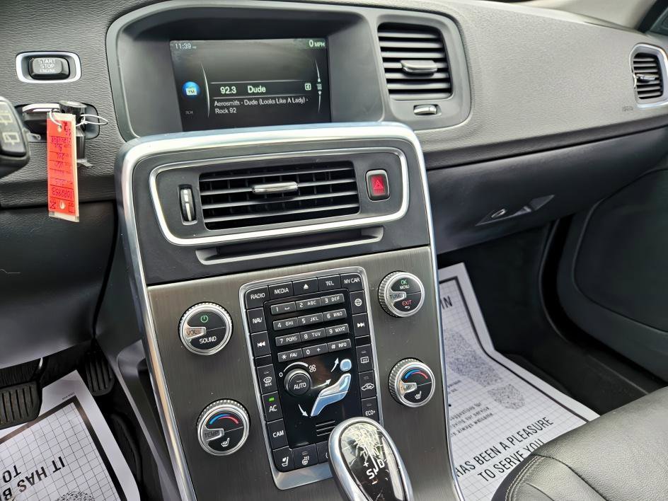 2015 Volvo V60 T5 Drive-E Platinum photo 14