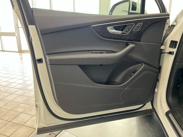 2022 Audi Q7 55 Premium photo 12
