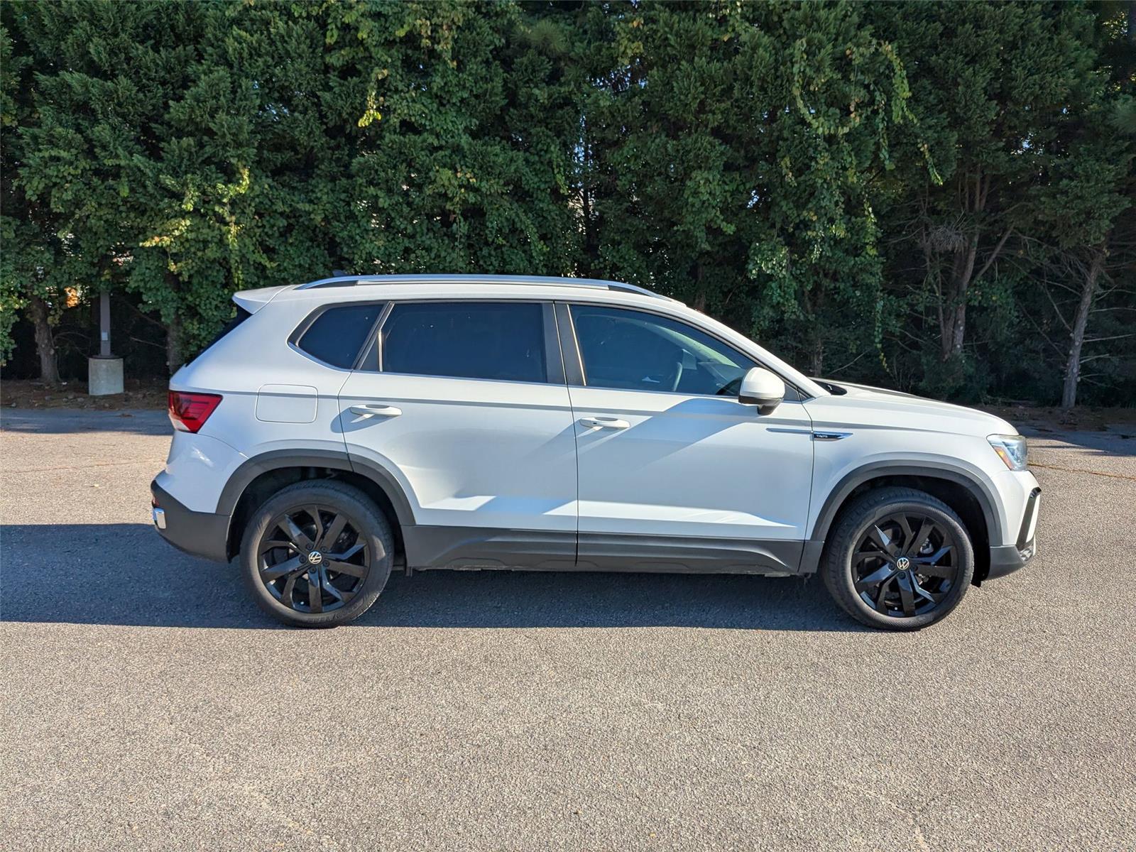 2022 Volkswagen Taos SEL photo 4