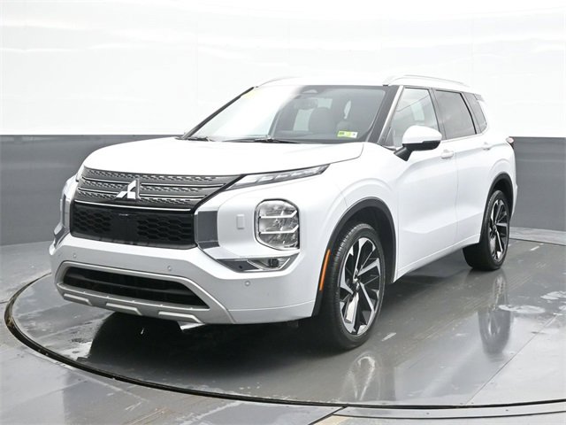 2024 Mitsubishi Outlander SEL's photo