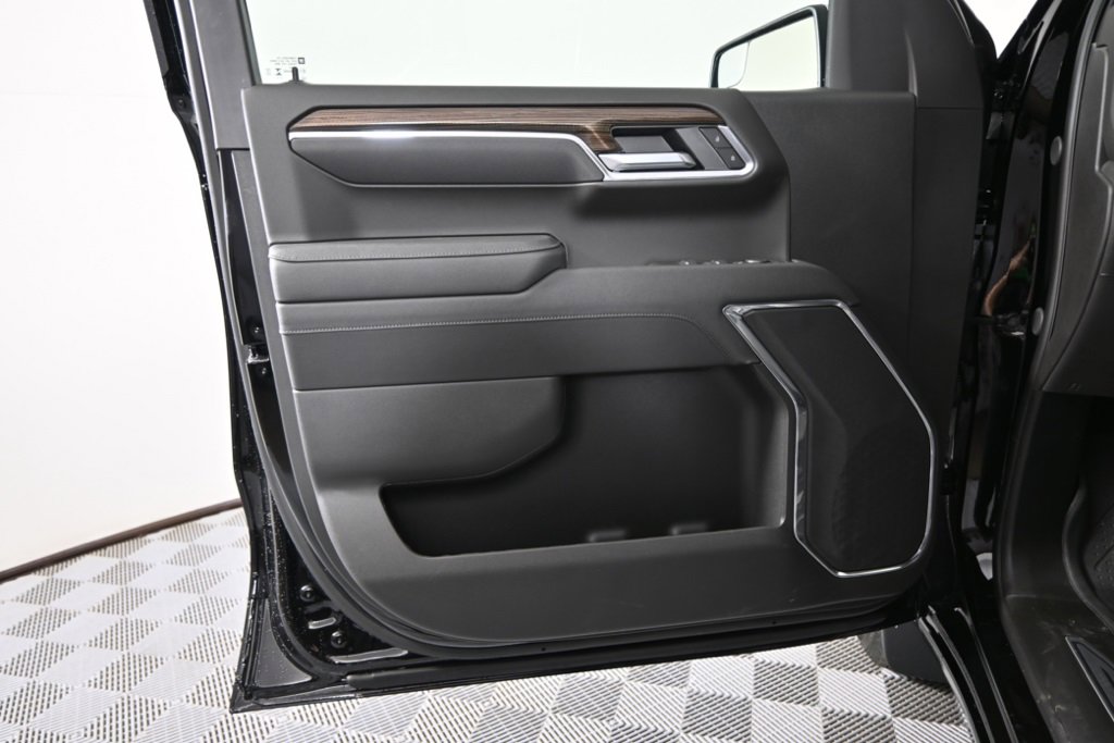 2025 Chevrolet Silverado 1500 LT photo 17