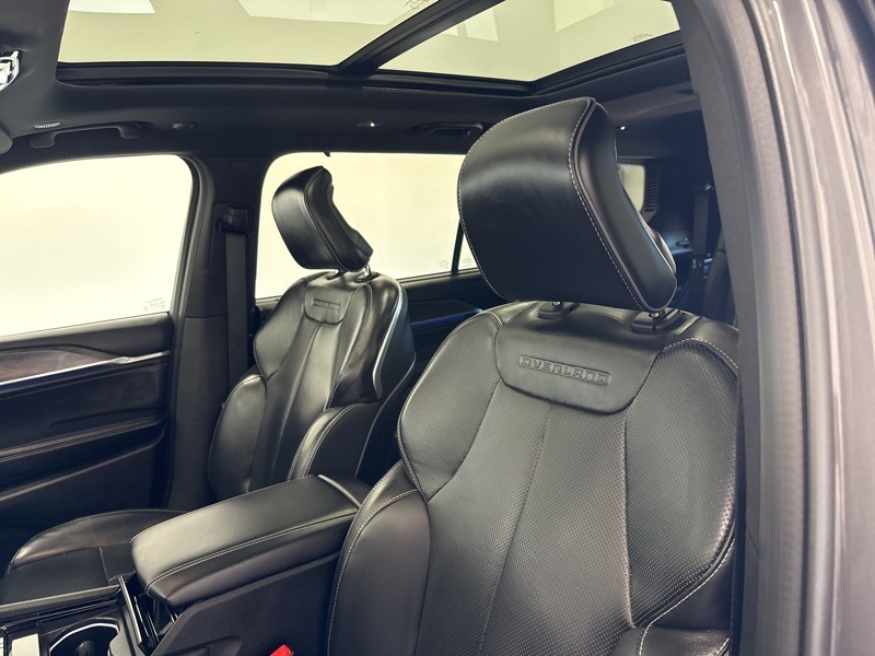 2022 Jeep Grand Cherokee Overland photo 25