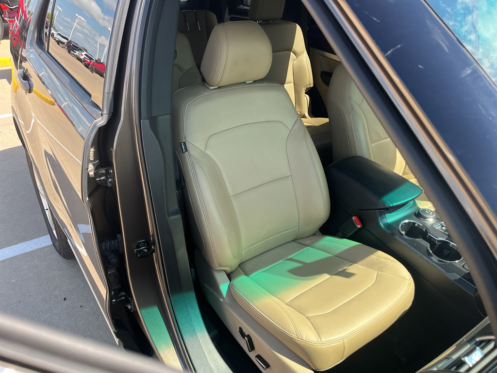 2016 Ford Explorer XLT photo 30