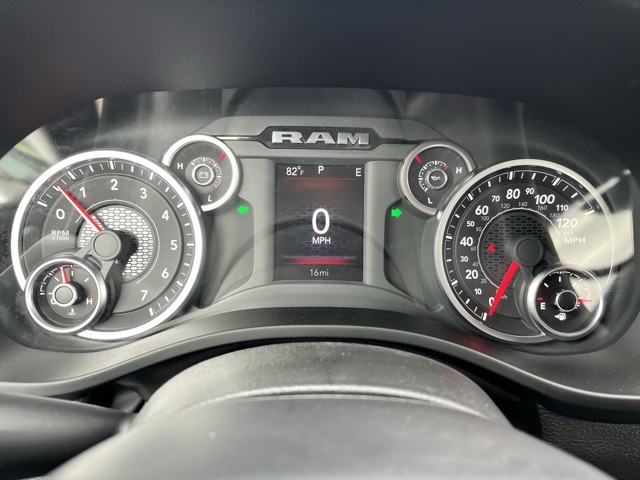 2025 Ram 1500 Tradesman photo 9