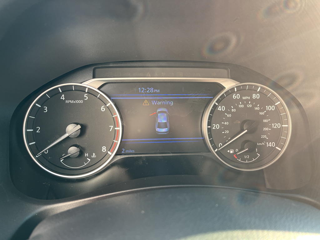 2025 Nissan Altima SR photo 8