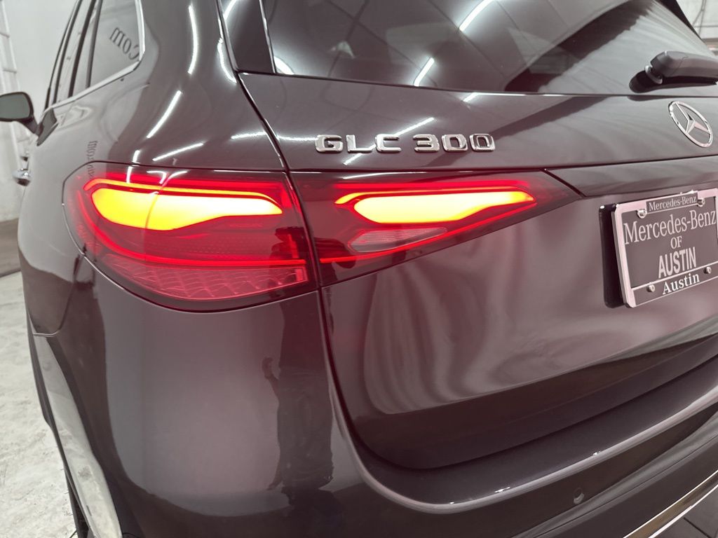 2025 Mercedes Benz GLC 300 photo 24