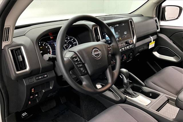 2025 Nissan Frontier SV photo 6
