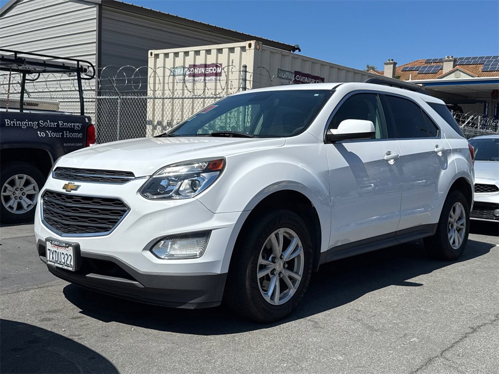 2017 Chevrolet Equinox LT photo 2