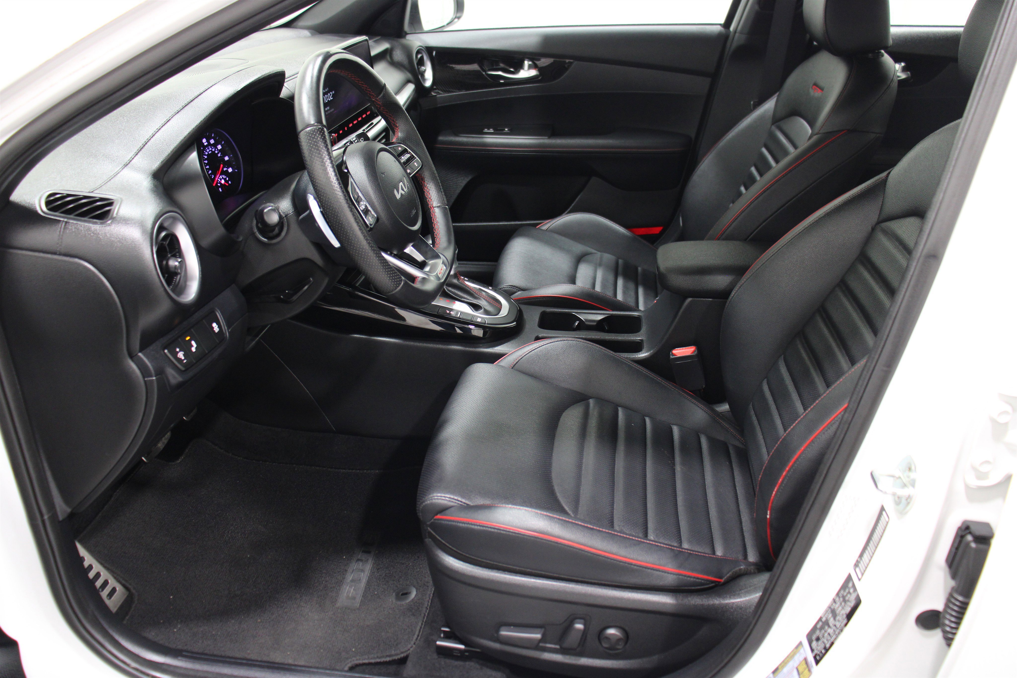 2023 Kia Forte GT photo 2