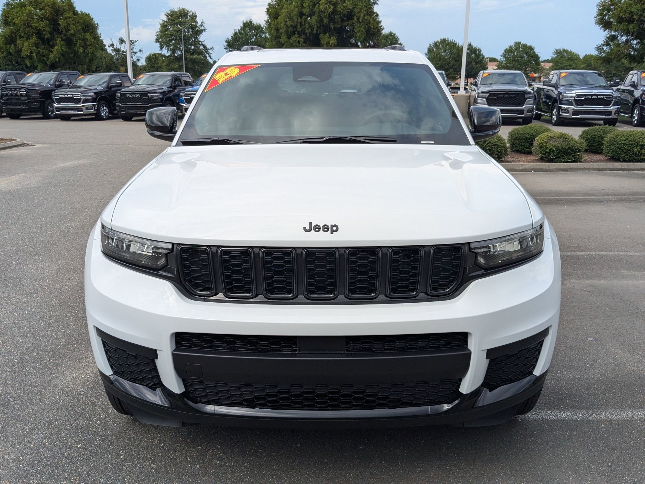 2025 Jeep Grand Cherokee Altitude X photo 2