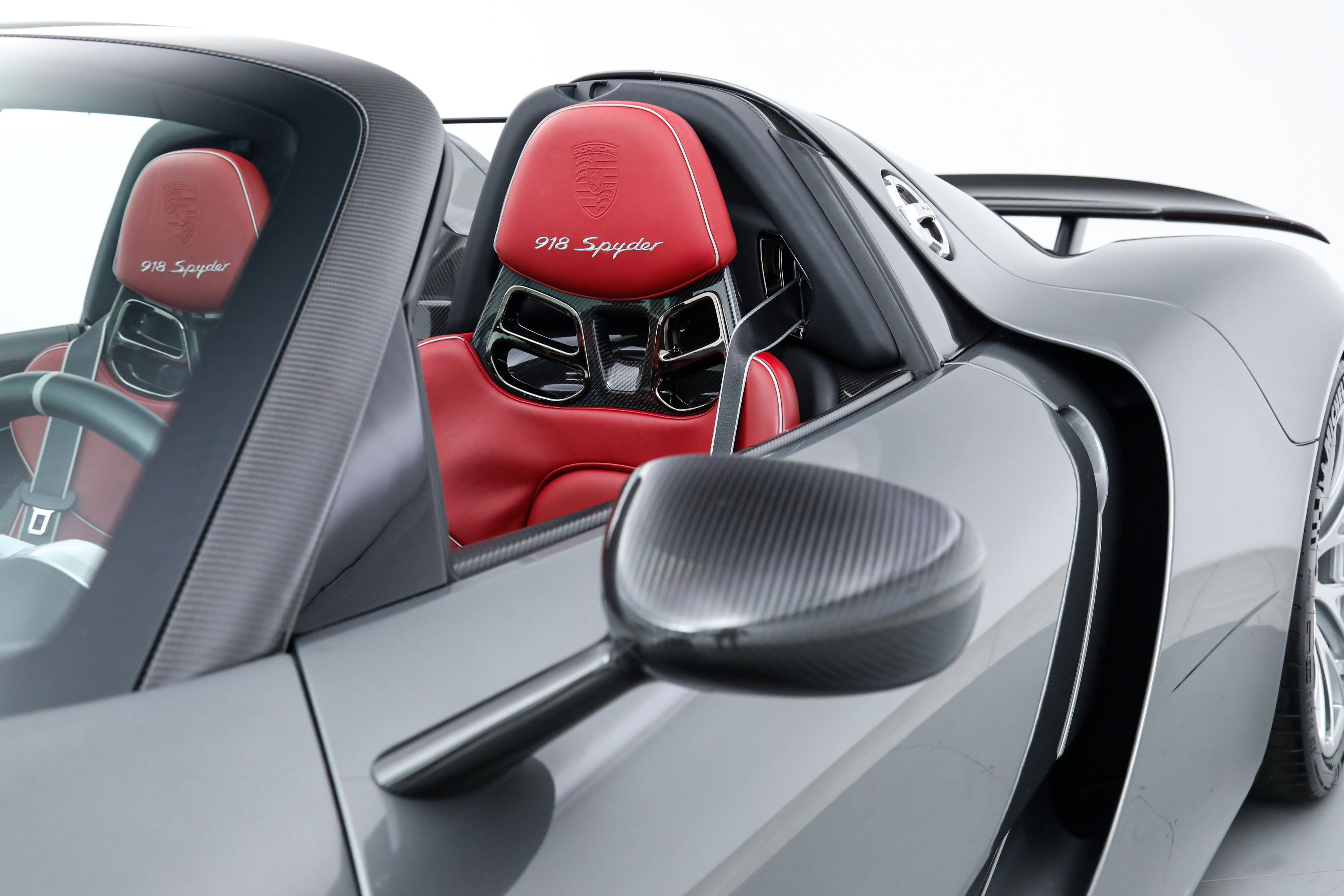 2015 Porsche 918 Spyder photo 18